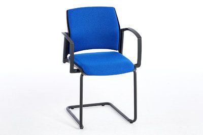 Gepolsterte Freischwinger Stühle mit Armlehnen